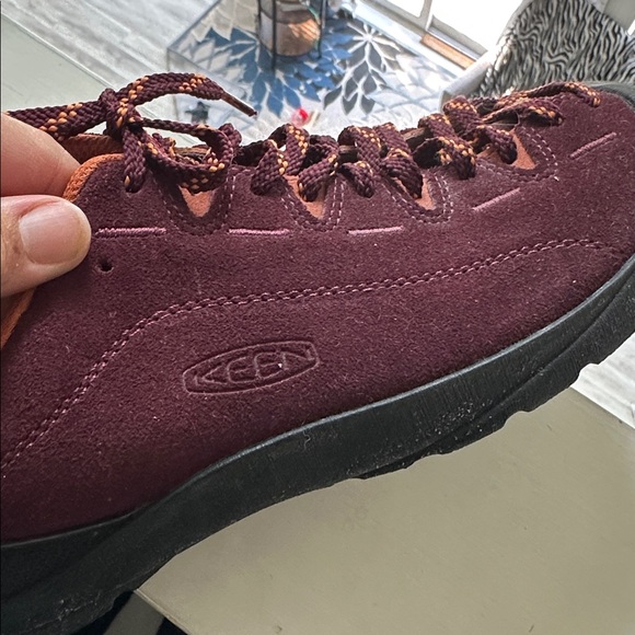 Women’s Burgundy Hiking Shoes - Picture 5 of 5